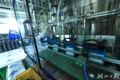 棗陽航天潤滑油:填補(bǔ)我國節(jié)能環(huán)保潤滑油領(lǐng)域空白